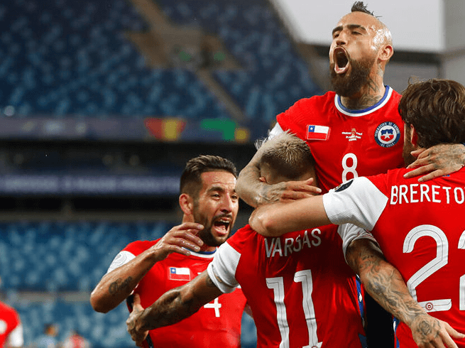 Chile celebrando un gol
